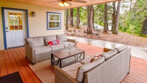 A covered porch with wicker furniture, a ceiling fan, and a view of a forested area. - 3.3k Sqft, Arcade, Views, EV, Pinecrest & Dodge Ridge (Twain Harte)