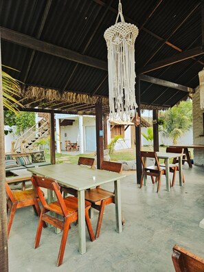 Outdoor dining - Hospedagem com Café da Manhã 📍 Barra Grande-pi 🚙 Estacionamento Gratuito (Cajueiro da Praia)