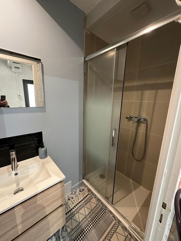 Shower, toilet paper