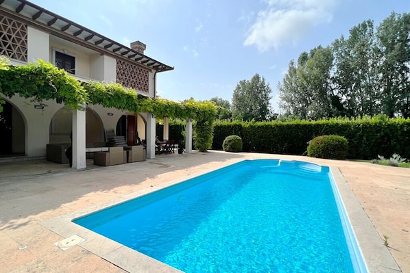 Piscine extérieure, piscine chauffée