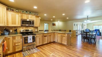 Réfrigérateur, micro-ondes, four, lave-vaisselle