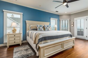 5 bedrooms, iron/ironing board, WiFi, bed sheets - Sprawling oceanfront 5BR Beach House - Serenity by The Sea (Dauphin Island)