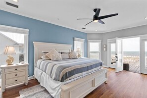 5 bedrooms, iron/ironing board, WiFi, bed sheets - Sprawling oceanfront 5BR Beach House - Serenity by The Sea (Dauphin Island)