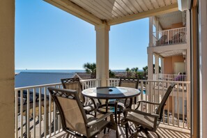 Outdoor dining - 4 bedroom condo, 2 pools, Gulf View, boardwalk to beach! – Mother of Pearl (Dauphin Island)
