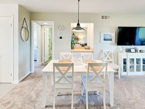 Dining - Lighthouse Point 15C | Ocean Views + Access to Pool! (Tybee Island)