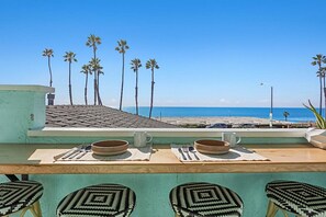 Outdoor dining - 706 S Pacific Unit B · Steps From Beach, Panoramic Ocean Views, W Parking (Oceanside)
