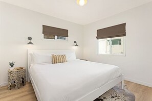 1 bedroom, iron/ironing board, free WiFi, bed sheets - 706 S Pacific Unit B · Steps From Beach, Panoramic Ocean Views, W Parking (Oceanside)