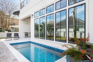 A heated pool - 🌊Brand New Destiny West Home-Private Pool-Fab Outdoor Kitchen-4BR Casa Mar🌊 (Destin)