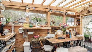 Cottage | Outdoor dining
