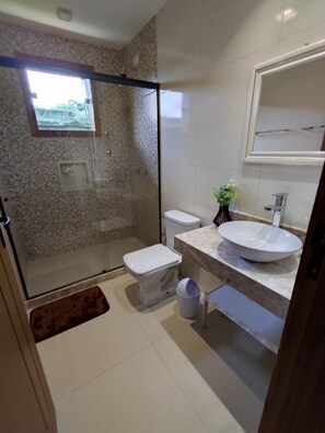 タオル、トイレットペーパー