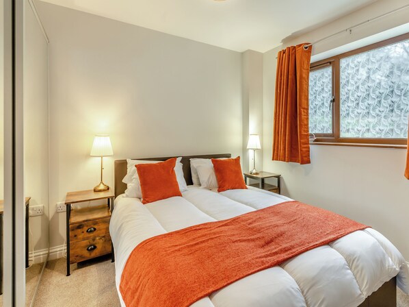3 bedrooms, free WiFi, bed sheets, wheelchair access