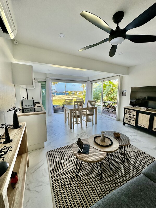 Smart TV - Au Bord de L'eau Le Flamboyant (Sandy Ground)