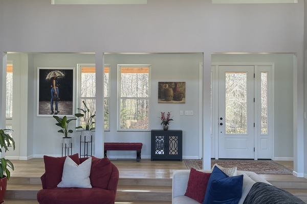 Smart TV, fireplace, books, offices