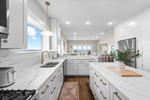 Pinkies Up: Stunning MB Home- 4BR, Beachfront, Pet Friendly, Amazing Views!