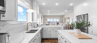 Pinkies Up: Stunning MB Home- 4BR, Beachfront, Pet Friendly, Amazing Views!