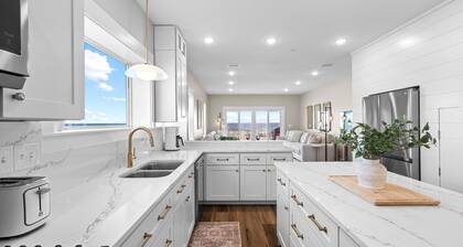 Pinkies Up: Stunning MB Home- 4BR, Beachfront, Pet Friendly, Amazing Views!