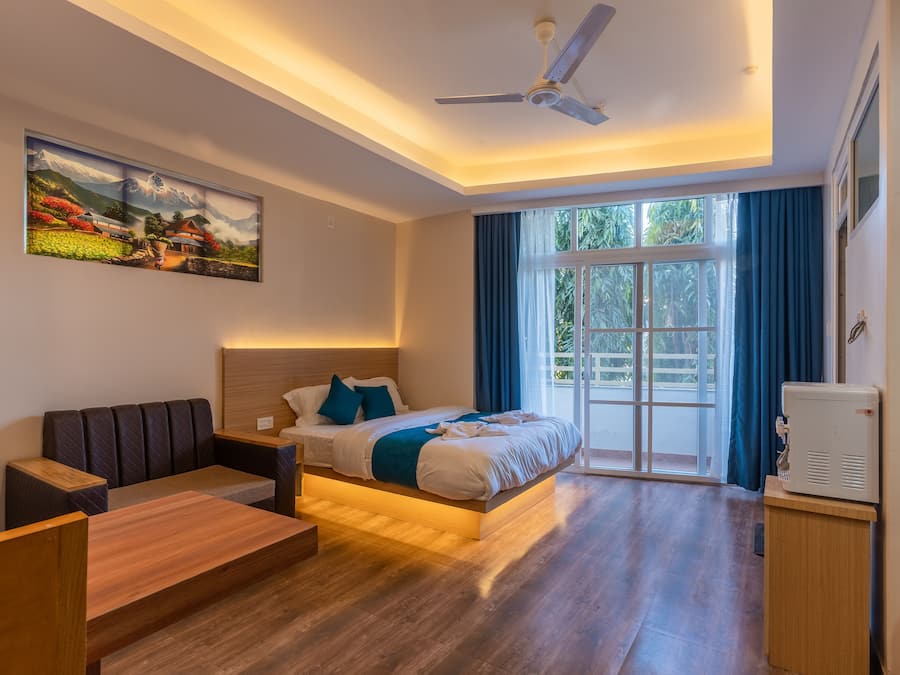 Estudio Deluxe | Escritorio, espacio para trabajar con laptop y wifi gratis