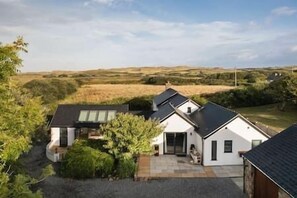 Exterior - Lower Mill - 3 Bedroom - 5* Retreat - Llangennith, Lower Mill - 3 Bedroom - 5* Retreat - Llangennith (Swansea)