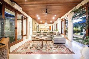 Villa (4 Bedrooms) | Exterior