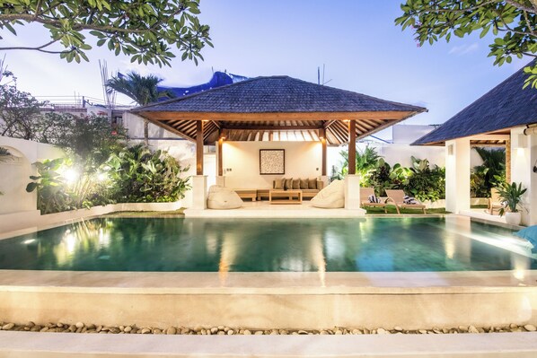 Villa (4 Bedrooms) | Exterior