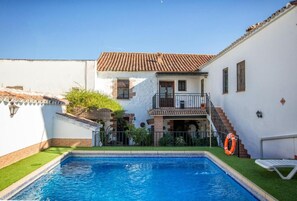 Piscine extérieure (ouverte en saison)