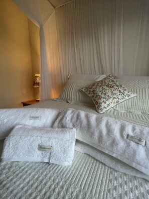 4 Schlafzimmer, Schreibtisch, Bügeleisen/Bügelbrett, Reisekinderbett