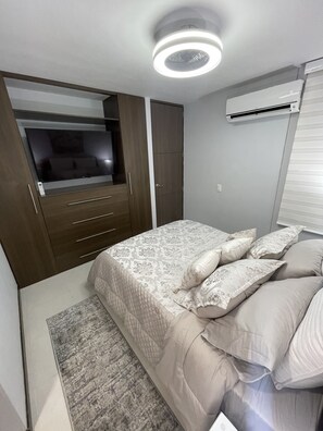2 bedrooms, iron/ironing board, free WiFi, bed sheets