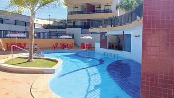 4 outdoor pools
