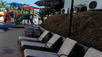 4 outdoor pools