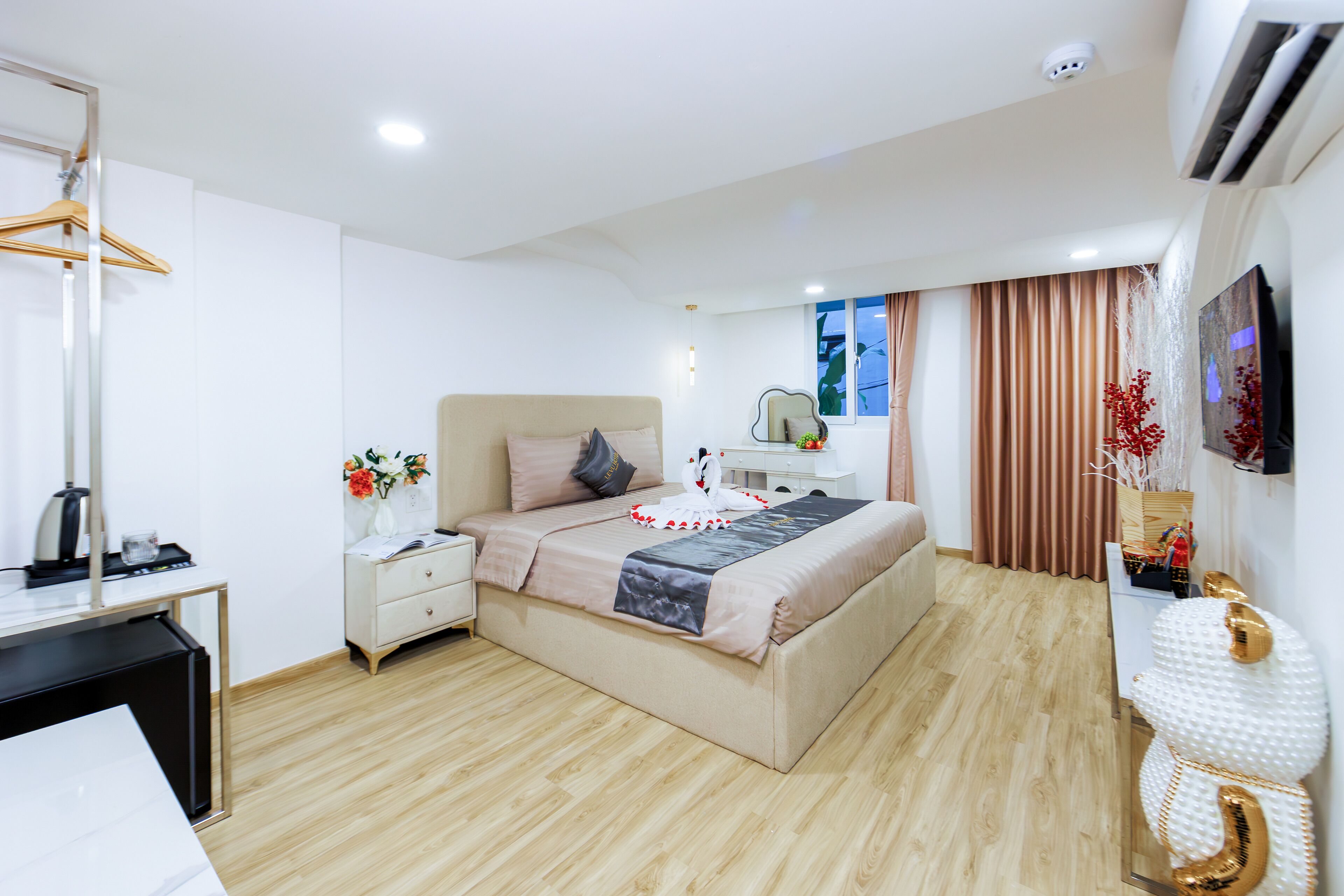 Luxury Room, Balcony, City View | Hypo-allergenic bedding, free minibar items, desk, laptop workspace