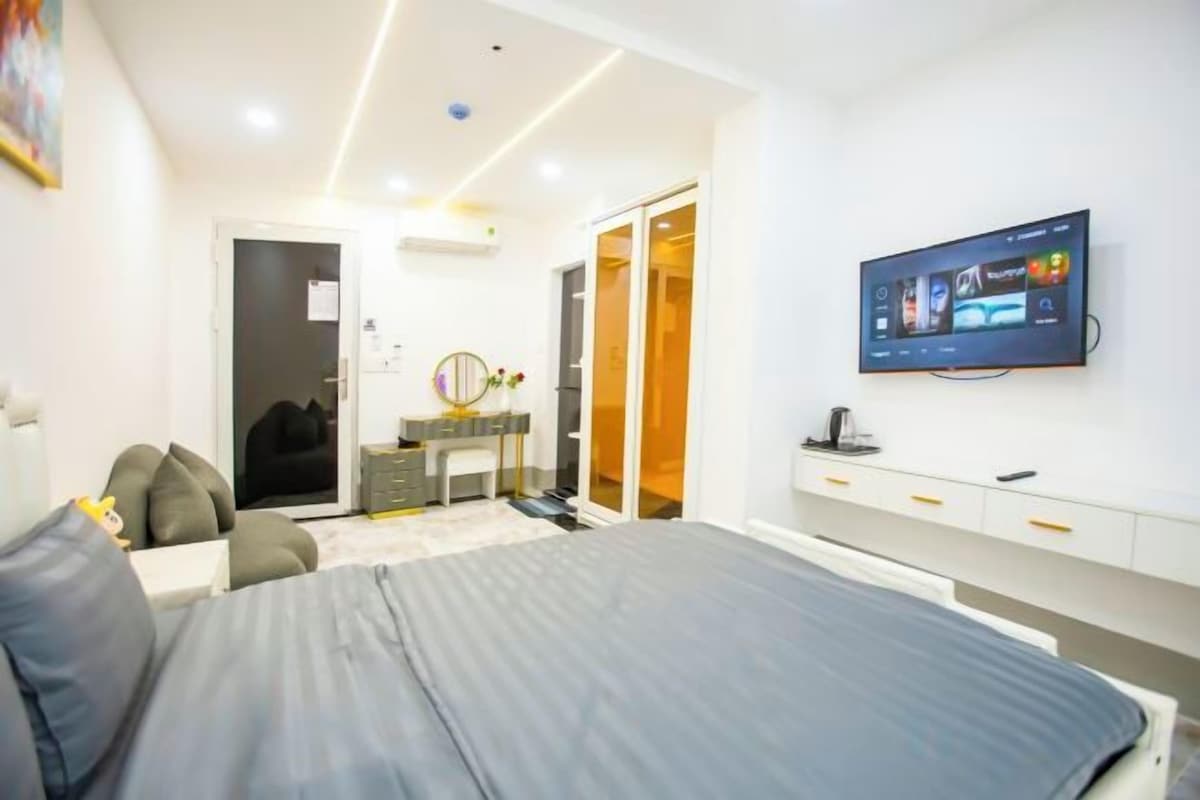 Peralatan tempat tidur hipoalergenik, item bar mini percuma, meja 