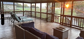 Terrace/patio - Beautiful LAKE FRONT home on Lake Fork! (Alba)