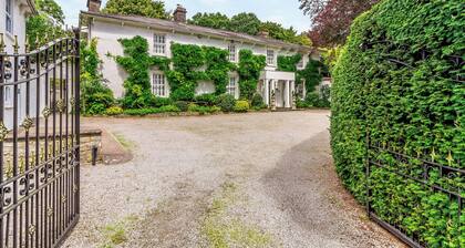 Llwynhelig House - UK46395