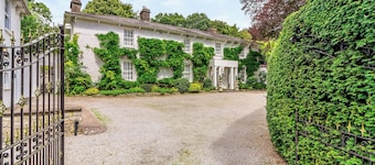 Llwynhelig House - UK46395