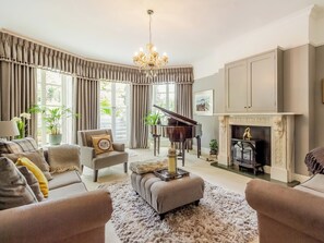 TV, fireplace - Llwynhelig House - UK46395 (Llwynhelig)