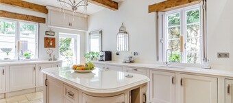 Llwynhelig House - UK46395