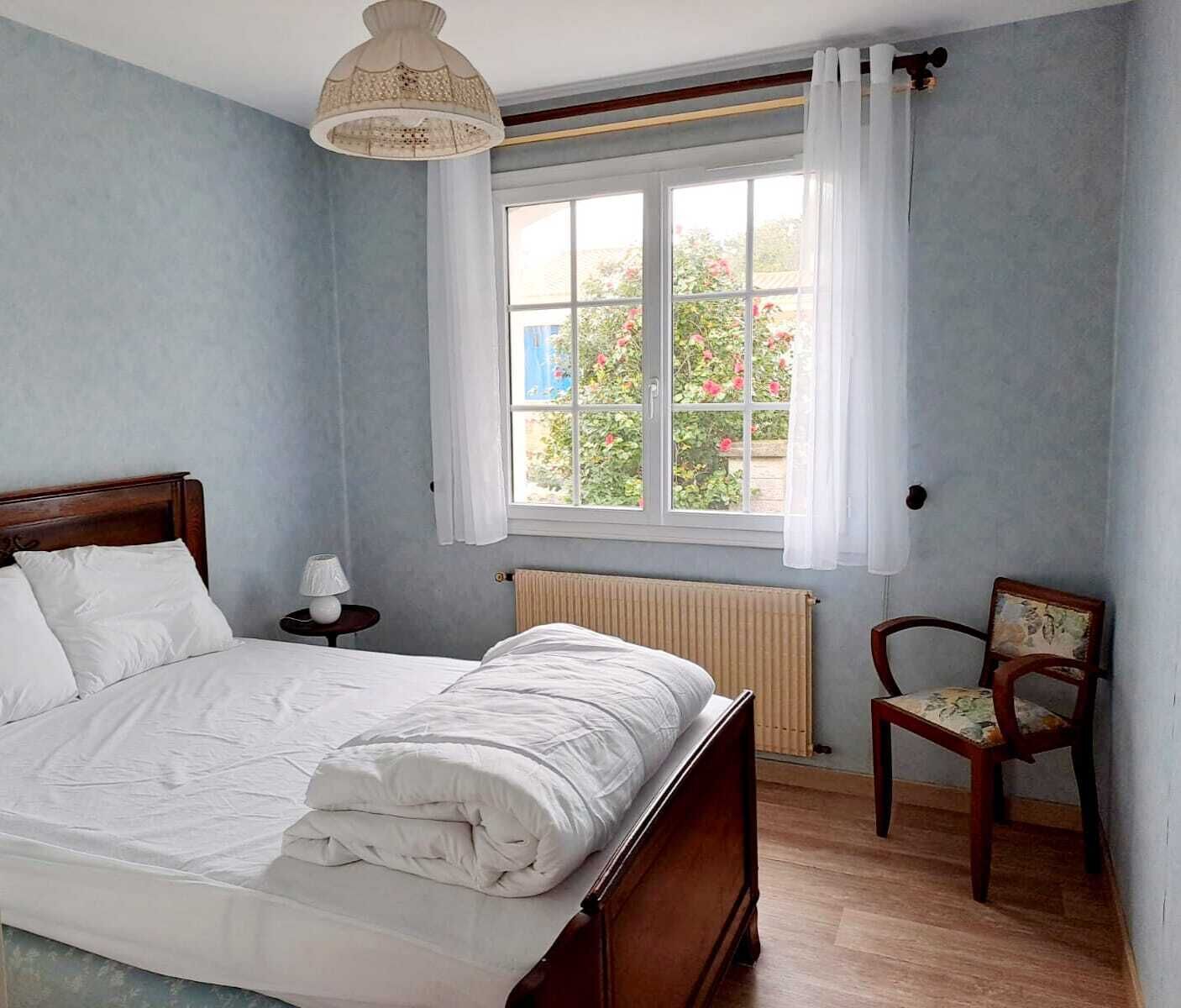 2 chambres, fer et planche à repasser