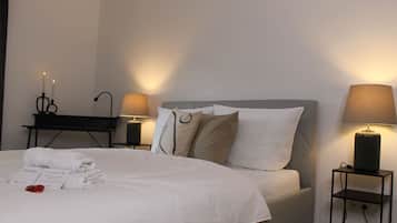 2 Schlafzimmer, Schreibtisch, Bügeleisen/Bügelbrett, Reisekinderbett