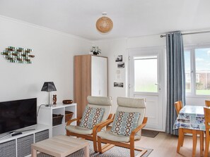 TV - 2 bedroom accommodation in Freshwater (Freshwater)