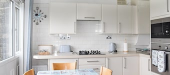 2 bedroom accommodation in Freshwater