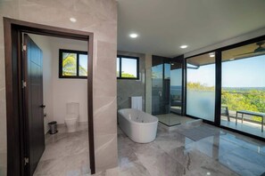 Douche, sèche-cheveux, shampoing
