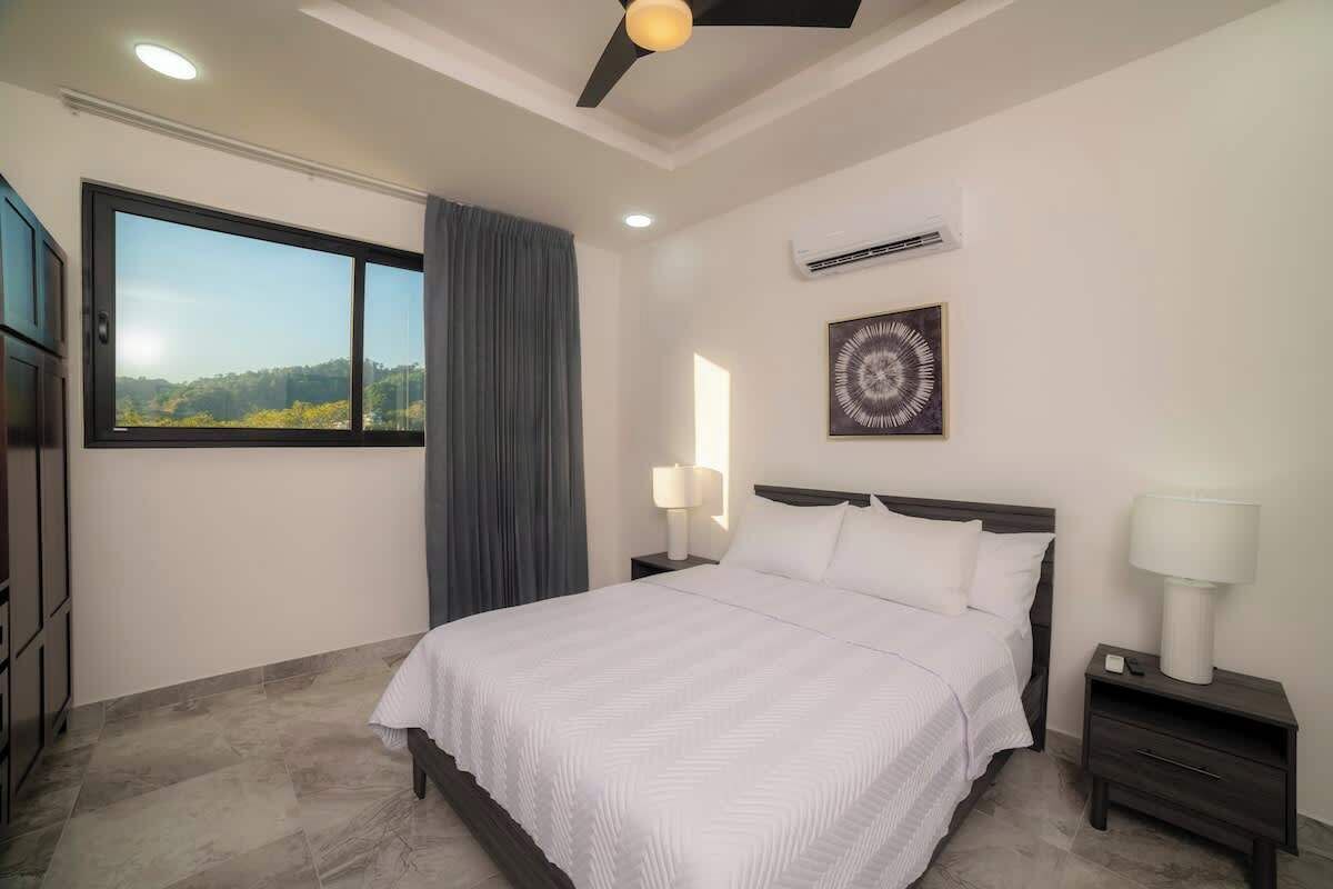 6 bedrooms, iron/ironing board, WiFi, bed sheets