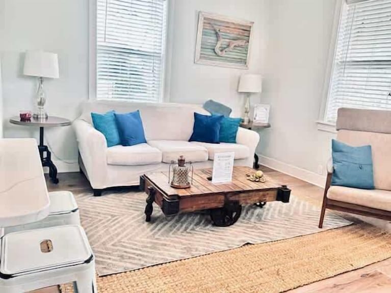 Cozy Downtown Cottage! Dogs Welcomed! - Pensacola, FL