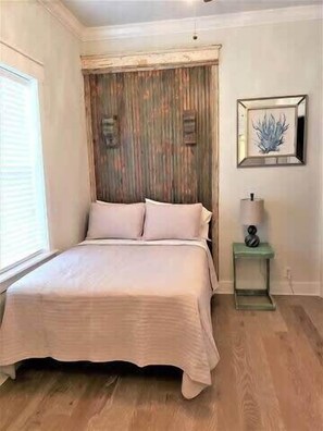 2 habitaciones, tabla de planchar con plancha, cuna de viaje y wifi