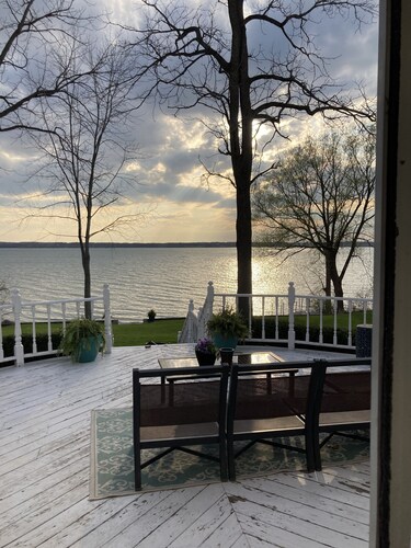 SEE SOLAR ECLIPSE IN CTR OF PATH AT A BEAUTIFUL LAKEFRONT HOME.  NO CITY LIGHTS!