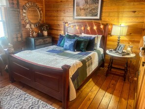 2 bedrooms, in-room safe, desk, free WiFi - Say Hello to Cozy Cabina!  (Boone)