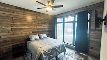 4 bedrooms, free WiFi, bed sheets, wheelchair access