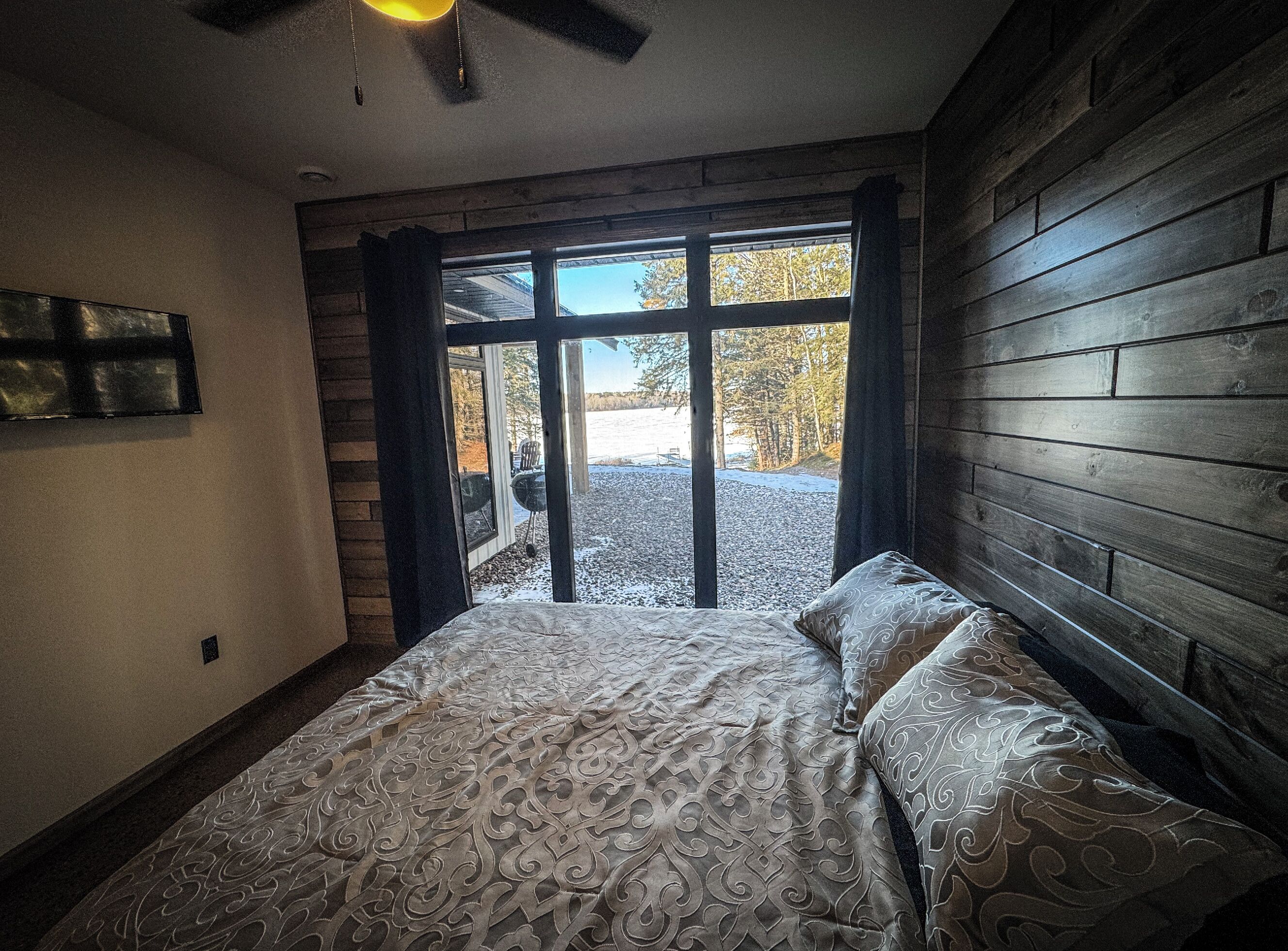 4 bedrooms, WiFi (free), bed sheets