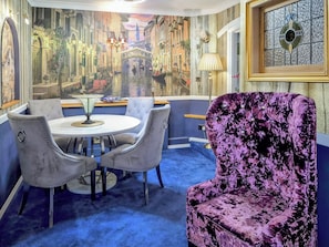 Dining - 2 bedroom accommodation in Horning (Horning)