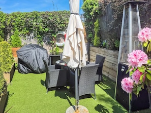 Outdoor dining - 2 bedroom accommodation in Horning (Horning)